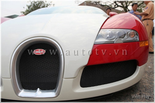 ‘Ông hoàng tốc độ’ Bugatti Veyron giá triệu đô về Việt Nam